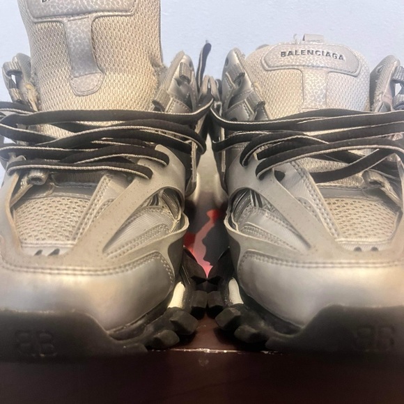 Size 10 Gray & black balenciaga tracks only 400 and also do trade only designer - Picture 2 of 5